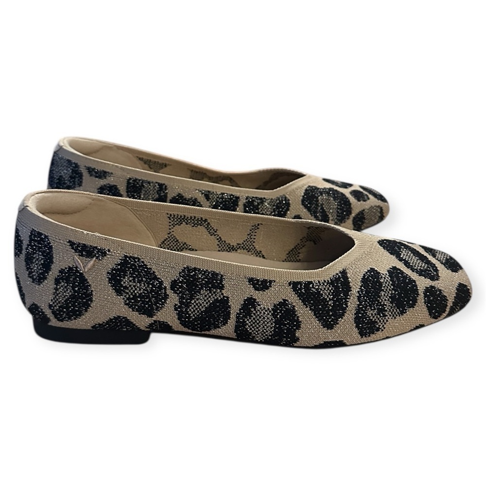 NWOT  Vivaia Leopard Print Women's Flats